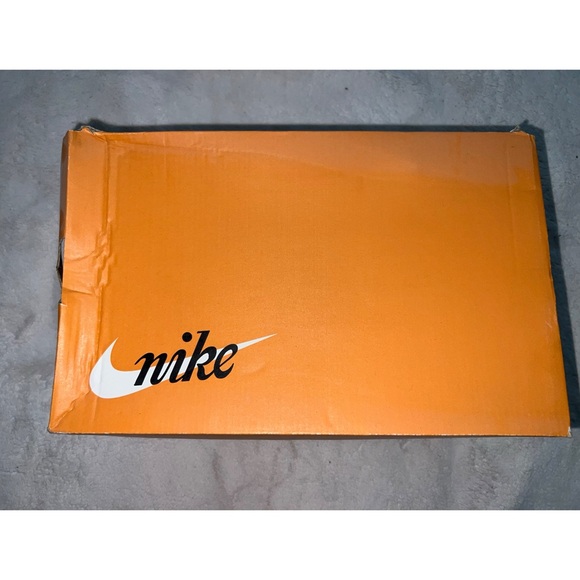 NIKE - Picture 6 of 6